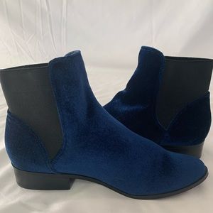 ALDO ‘NYDIA’ Blue Velvet Round Toe Pull On Boots Women's Size 7 Wore Once